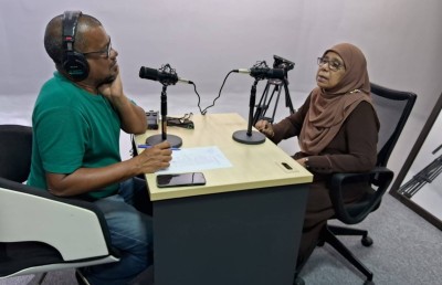 މޫމިނާއްތަ؛ ރާއްޖޭން އިއްވި ދުނިޔޭގެ ފުރަތަމަ އަންހެން ފުޓްބޯޅަ ކޮމަންޓޭޓަރުގެ އަޑު