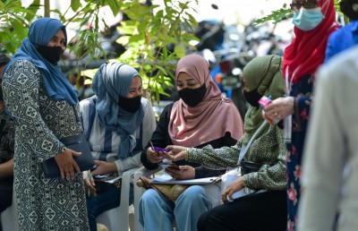 ކޮވިޑްގެ ހަނދާން ނެތް ކަހަލަ، ވޯޓު ލާން ގޮސް ވާހަކައިގައި!