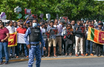 މެޑިކަލް ނެތި ބިދޭސީން އެތެރެވުން: ނުރައްކަލަށް މި ދިނީ ދައުވަތު!