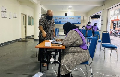 އިންގިލާބީ ބަދަލަކަށް ރައްޔިތުން ވޯޓު ފޮށިތައް ކުރިމައްޗަށް
