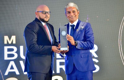 އިމާރާތްކުރުމުގެ ދާއިރާ އަށް ކުރެއްވި ހިދުމަތަށް މަސީގެ އެންމެ މަތީ ޝަރަފު ރައީސް ޑރ. މުއިއްޒަށް