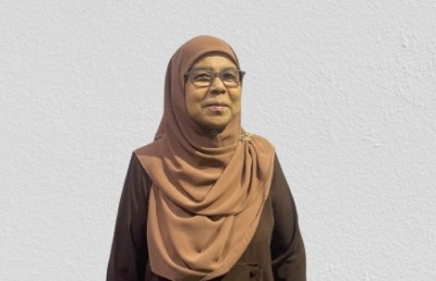 މޫމިނާއްތަ؛ ރާއްޖޭން އިއްވި ދުނިޔޭގެ ފުރަތަމަ އަންހެން ފުޓްބޯޅަ ކޮމަންޓޭޓަރުގެ އަޑު