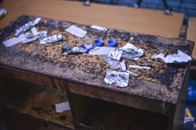 އެތެރެހަށީގައި ފޮރުވައިގެން މަސްތުވާތަކެތި އެތެރެކުރަން އުޅުނު ފަސް މީހަކު ހައްޔަރުކޮށްފި