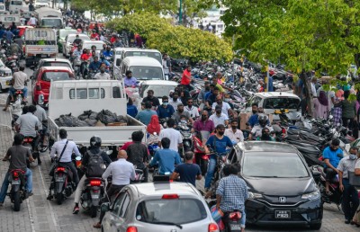 ވެހިކަލް ގިނަވުމުގެ މައްސަލަ ހައްލުކުރަން ކޮމިޓީއެއް އެކުލަވާލައި، ދިރާސާއެއް ހަދަނީ