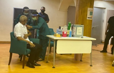 ލޮކްޑައުނަށް އަހަރެއް: އަދިވެސް ބަންދެއްގައި!