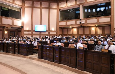 އައިންތުގެ ޓެކްސީއަށް ގެއްލުންދިން މައްސަލަ ނުބަލާތީ މެންބަރުންގެ ފާޑުކިޔުން ފުލުހުންނަށް