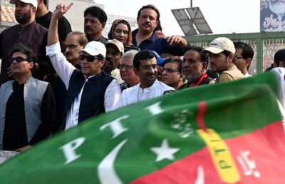 ޕާކިސްތާންގެ ކުރީގެ ބޮޑުވަޒީރު އިމްރާން ޚާންގެ ޕާޓީގެ ނިޝާން ވެސް ކޯޓުން މަނާކޮށްފި