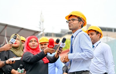 ސްޓެލްކޯއާ ޖެހިގެން އޮންނަ ދޮންއަދަރާދަ ހިނގުން އެއްކޮށް ހުޅުވާލަނީ