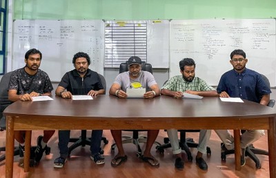 އަޒްމީންގެ އިތުބާރު ނެތްކަމަށް ވެލެންސިއާ އިން އަނެއްކާވެސް ފާސްކޮށްފި، ކޮމިޝަނަރު ވަޑައިނުގެންނެވި!