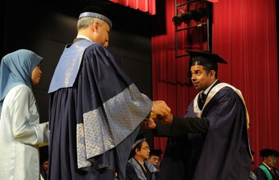 އިސްކަންދަރު ސްކޫލްގެ ޕްރިންސިޕަލަކަށް ޝުކުރީ