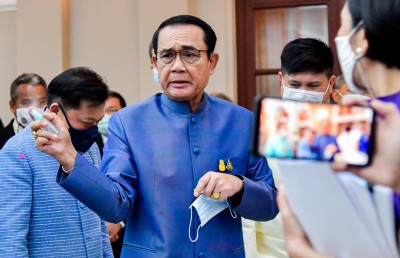 ތައިލެންޑުގެ ބޮޑުވަޒީރު މާސްކް ނޭޅުއްވުމުން ޖޫރިމަނާ