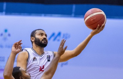 ކިންގްސް އާއި ޓީރެކްސް ފެށީ ވަރުގަދަކޮށް