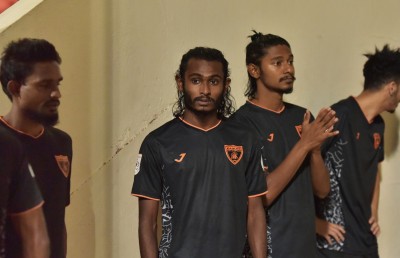 އީގަލްސް އިން ވެެލެންސިއާ ހިފަހައްޓާލައިފި