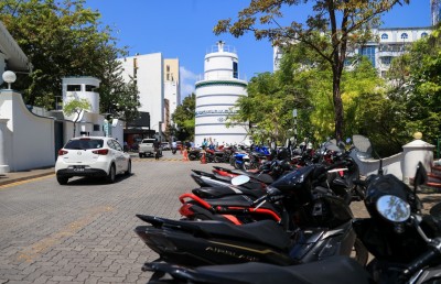 މާލޭގައި ދުއްވޭނެ ވެހިކަލްގެ އަދަދު ހަ މަސް ތެރޭ ކަނޑައަޅާނަން: އާޒިމް