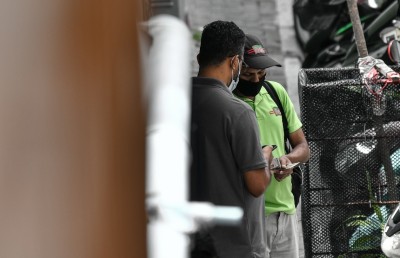ރާއްޖޭގެ ޑޮލަރު ލިމިޓާ ހެދި ލަންކާ މަސައްކަތްތެރިން އެހީއަށް އެދެފި