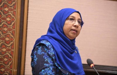 ޖެންޑާ މިނިސްޓަރާއި ބައެއް ވެރިންނާ ދޭތެރޭ ބޮޑު ކޯޅުމެއް!
