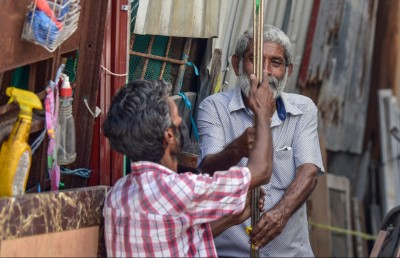 ފޮޓޯ ސްޓޯރީ: ނީލަން ފިހާރައިގައި 45 އަހަރު