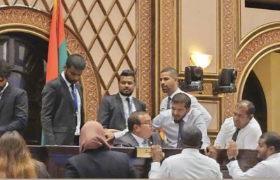 މަޖިލިސް ރައީސާއި ނައިބު ރައީސްގެ އިތުބާރު ނެތް ކަމުގެ މައްސަލަ ހުށަހަޅައިފި