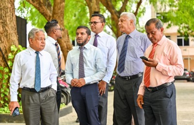 ރުހުން ނުލިބޭ ވަޒީރުން އަލުން މަގާމަށް: ގާނޫނީ ބޮޑު އަރާރުމެއް!