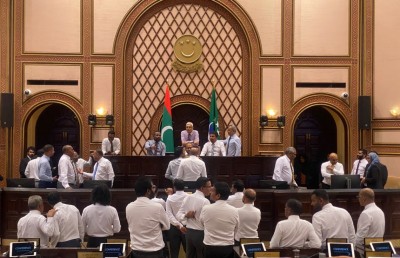 ޖަލްސާ ކުރިއަށް ގެންދެވެން ނެތިގެން ހުއްޓާލައިފި