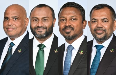 ޑިމޮކްރެޓްސް އިން ރުހުން ނުދޭން ނިންމީ އޭޖީއާ އެކު ތިން ވަޒީރަކަށް