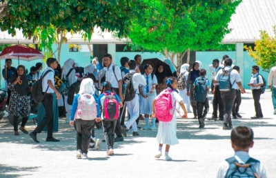 ސިލަބަސް ކަވަރުކުރަން ބައެއް ސްކޫލުތަކުގައި ގަޑި އިތުރުކޮށް ހޮނިހިރު ދުވަހު ވެސް ކިޔަވައިދެނީ