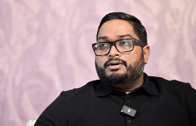 ގަތަރުން ބޮޑު މުސާރައެއް ދޭ ސްމޯލީ އަށް ރާއްޖޭގައި މަސައްކަތެއް ނެތް، ހުރީ ޗުއްޓީގައި!