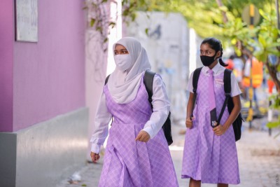 ޑިޖިޓަލް ކޮށް ރިޕޯޓް ފޮތް ދީ ސްކޫލްތައް ޗުއްޓީއަށް