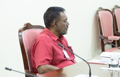 ރުހުން ނުލިބޭ ވަޒީރުން އަލުން މަގާމަށް: ގާނޫނީ ބޮޑު އަރާރުމެއް!