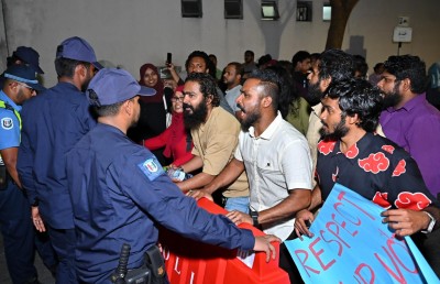 ޖަލްސާ ކުރިއަށް ގެންދެވެން ނެތިގެން ހުއްޓާލައިފި