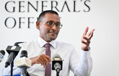 ޕީޖީ ޝަމީމް އަށް ހަމަލާ ދިން ދެ މީހުން ޝަރީއަތް ނިމެންދެން ބަންދަށް