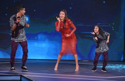 އަންހެން ދަރިއަކު ހުންނަ ނަމައޭ ހިތަށް އަރާ: މަލައިކާ އަރޯރާ