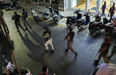 އިގްތިސާދަށް ވައްޓާލި "ބޮމާ" އެކު ރިހޭ ފައިމައްޗަށް ފޮއި!