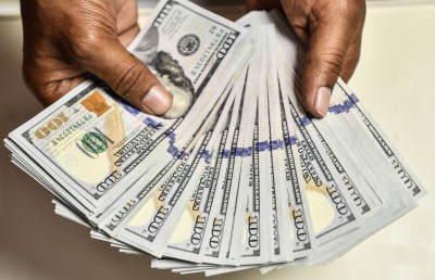 ބިރު ކަނޑާލައިފައި ޑޮލަރު ހަމައަކަށް އެޅުވުމުގެ ވަގުތު!