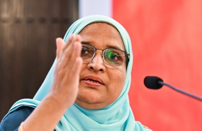 އާޒިމާގެ މައްޗަށް ކުރި ހުކުމަށް އަމަލުކުރުން ފަސްކުރަން އަމުރުކޮށްފި