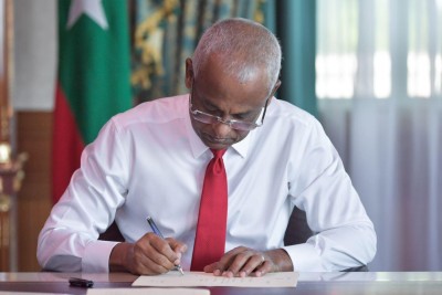 އެއްފަހަރު ބޭނުންކޮށް އުކާލާ ޕްލާސްޓިކް މަނާކުރާ އިސްލާހު ތަސްދީގުކޮށްފި