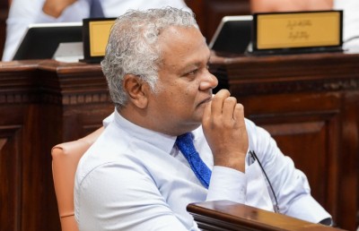 ފްލެޓްތަކުގެ މައްސަލަ: އޭސީސީގެ މެންޑޭޓާއި ނަޒާހަތްތެރިކަމާ މެދު ސުވާލު އުފައްދައިފި