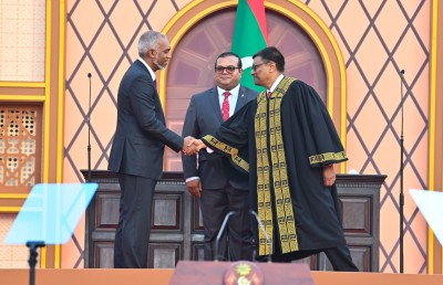 ސުޕްރީމް ކޯޓާއި މަޖިލީހުގެ ބާރު ވަކިކުރާ ހަނި ރޮނގުގެ ފުޅާ ބަހުސް!