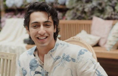 އާހާން ޕާންޑޭ ލޯބީގެ ފިލްމަކުން ބޮލީވުޑަށް ތައާރަފުވަނީ