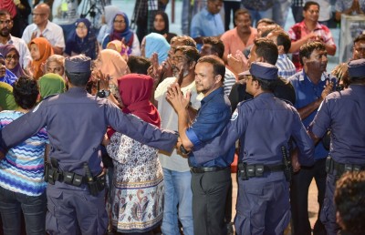 ސުޕްރީމް ކޯޓާއި މަޖިލީހުގެ ބާރު ވަކިކުރާ ހަނި ރޮނގުގެ ފުޅާ ބަހުސް!