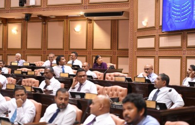މަޖިލިސް އިންތިހާބު ރޯދަމަހުގެ ފަހުން ބާއްވަން ފާސްކޮށްފި، ސަރުކާރު މެންބަރުންގެ ތާއީދެއް ނެތް!