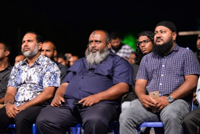 ޓްވީޓުތަކާ ހެދި ޔުނިވާސިޓީއިން ޑރ. އިޔާޒަށް ނަސޭހަތް ދީފި