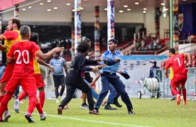 ބިރުބޮޑު، ދިވެހި ފުޓްބޯޅަ އަށް ނުރައްކަލުގެ ރަނގަބީލު!