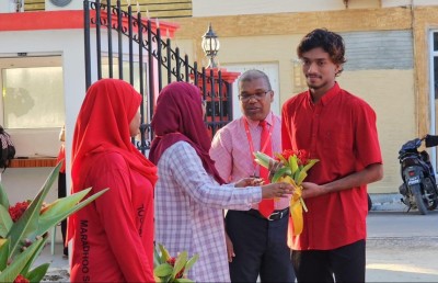 އަލަން: މަރަދޫ ސްކޫލްގެ ފުރަތަމަ އޯލެވެލްގައި އިނގިރޭސިން ދުނިޔޭގެ އެއް ވަނަ