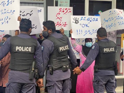 އިހުތިޖާޖުގެ ތެރެއިން ހަތަރު އަންހެނަކު ފުލުހުންގެ ބެލުމުގެ ދަށަށް ގެންގޮސްފި