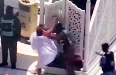 ހަރަމްފުޅުގައި ހުކުރު ކުރަނިކޮށް އިމާމަށް ހަމަލާދޭން އުޅެފި