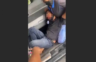 އޭސީއެއް ހަރުކުރަން އުޅެނިކޮށް އައުޓްޑޯ ޔުނިޓާއެކު މީހަކު ވެއްޓި ޒަހަމްވެއްޖެ