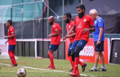 ރާއްޖޭގައި ޓްރެއިނިން ނުހެދޭތީ ގައުމީ ޓީމު ދުބާއީއަށް