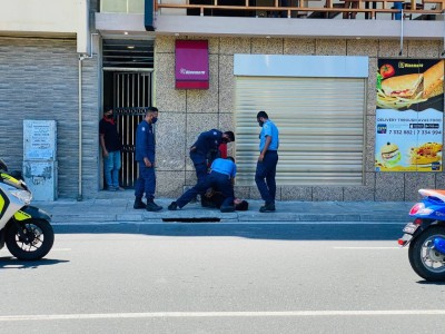 މަގުމަތިން އަންހެނުންތަކަކާ ފޮށުނު ކަމުގެ ތުހުމަތުގައި މީހަކު ހައްޔަރުކޮށްފި