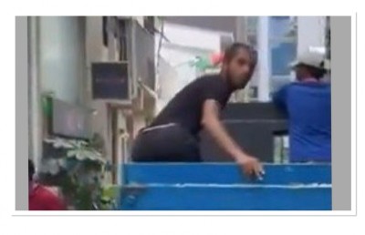 ޕިކަޕެއްގެ ތެރޭގައި ހުތުރު ވައްތަރު ޖެއްސި މީހާ ދެނެގަންނަން އާންމުންގެ އެހީއަށް އެދިއްޖެ